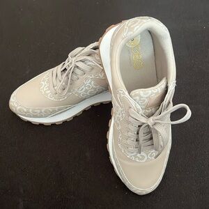 Guess Los Angeles women size 8 shoes